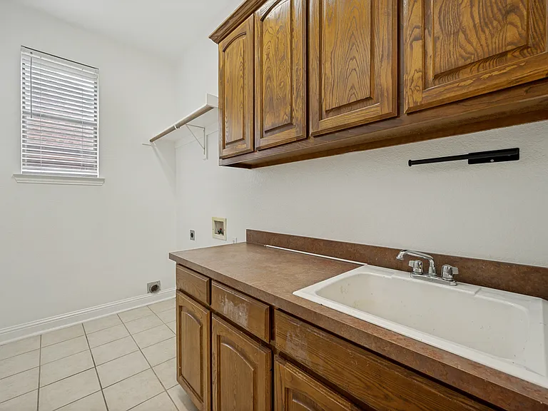 1419 Biltmore Ct — Photo 36