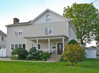 24 Prospect Ave, Glen Cove, NY 11542