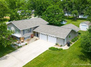 10497 Beechnut Ln, Zeeland, MI 49464