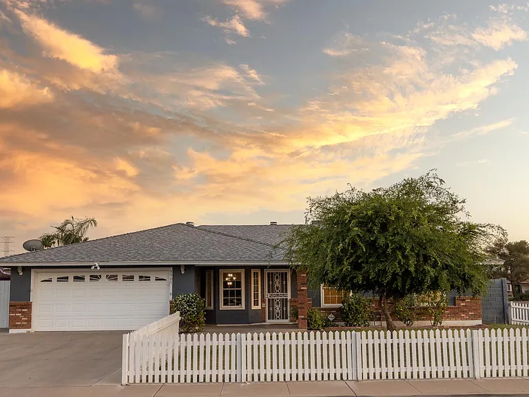 3905 E Garnet Cir — Photo 2