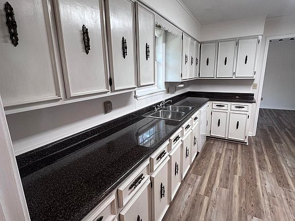 5th image of 497 Cedar Dr