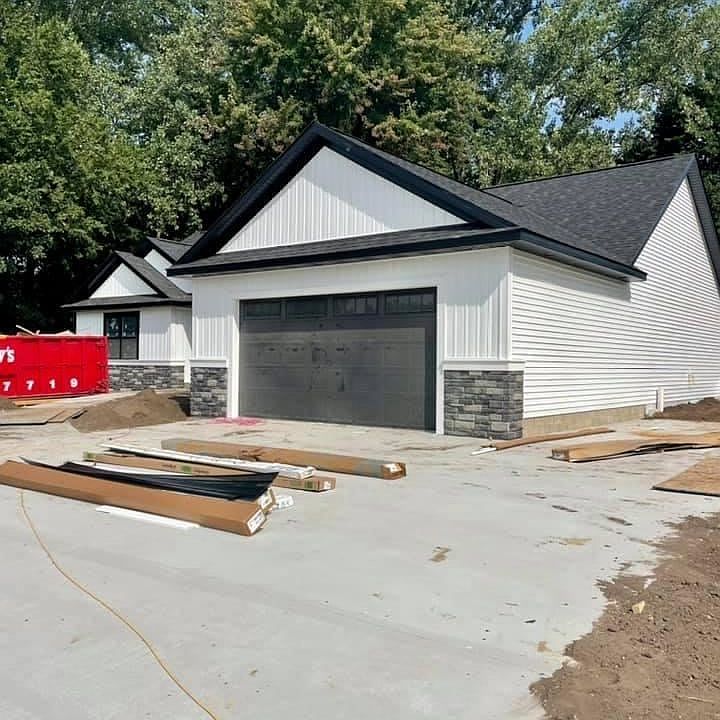 2nd image of 1266 E Freeland Rd