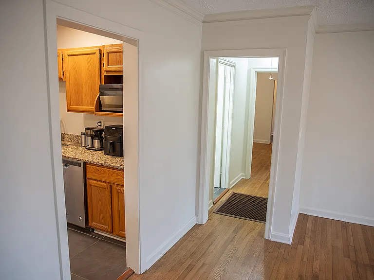 1585 N Columbia Pl — Photo 7