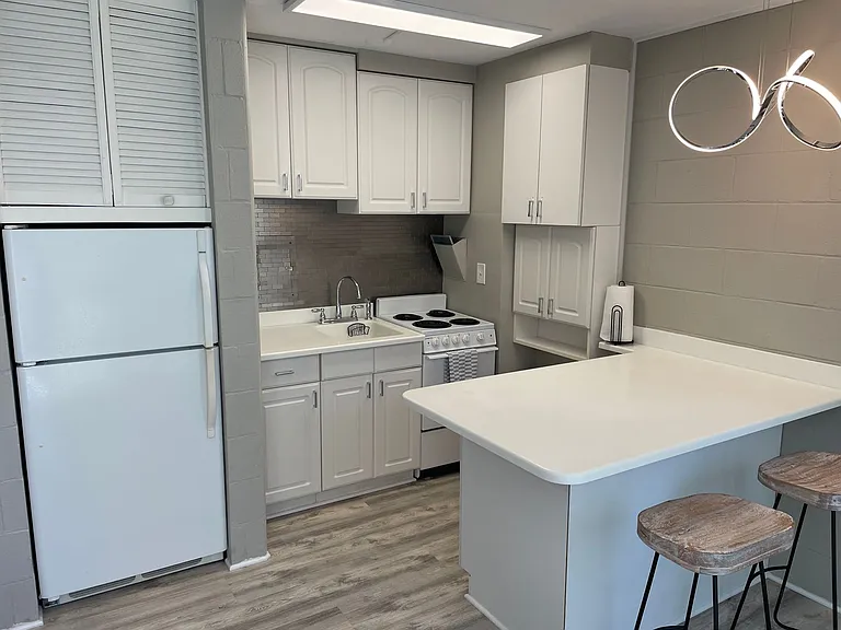 445 Kaiolu St #501 — Photo 6