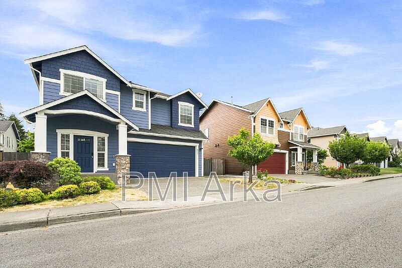 1st image of 633 Ilwaco Pl NE
