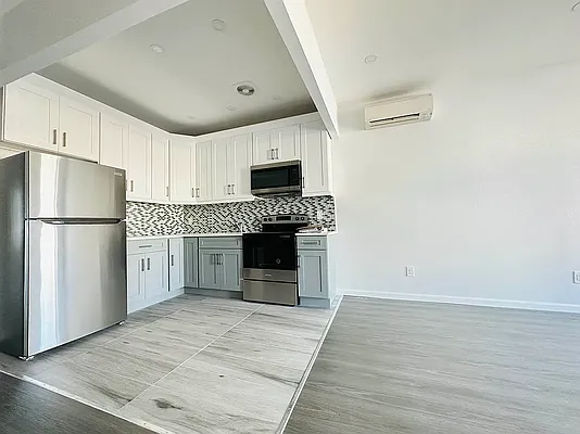 Rented by Greenland Group Realty | media 1