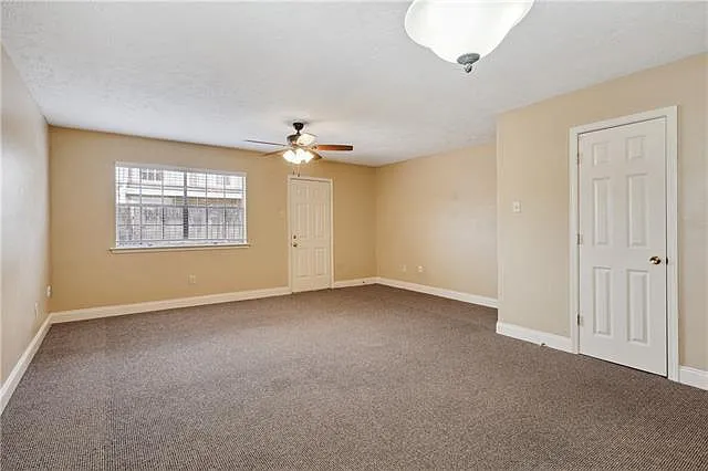 4425 Barnett St #A — Photo 9