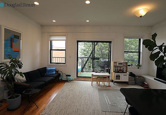 4th image of 487 Myrtle Ave APT 3