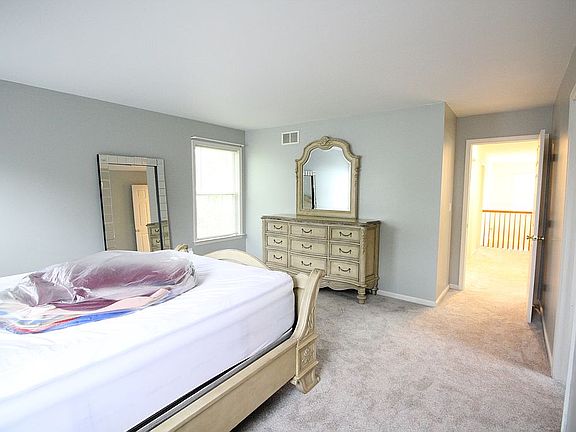 3rd image of 60 Crown Dr