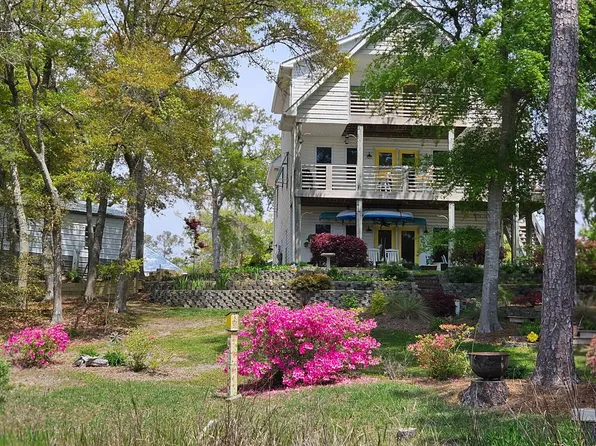 103 SE 27th Street, Oak Island, NC 28465