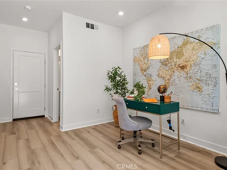 1036 Hazel Dr — Photo 5