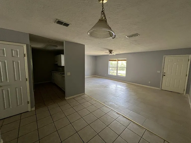1091 N Lion Cub Point — Photo 3