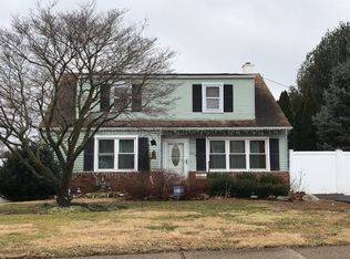 1326 Cloverly Rd, Warminster, PA 18974