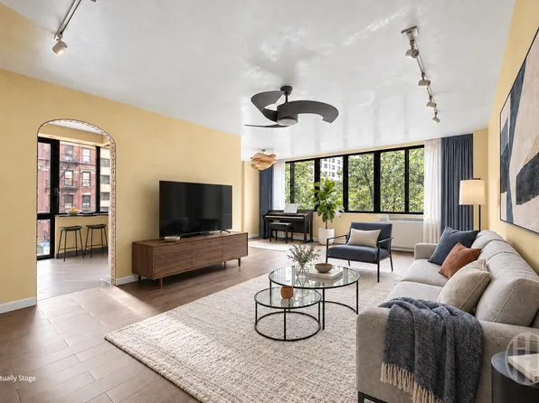 255 East 49th Street image 1 of 16