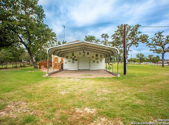 3rd image of 3411 Mariposa Ln