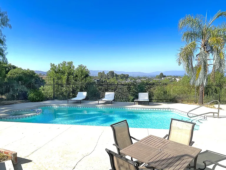 Parkway Calabasas — Photo 21