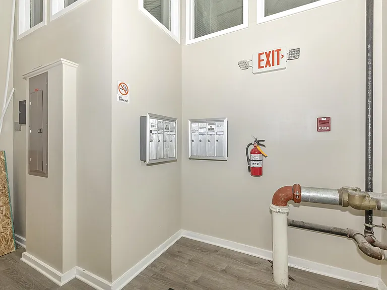 205 N Market St — Photo 45