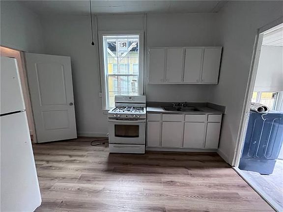 4th image of 417 Avenue A