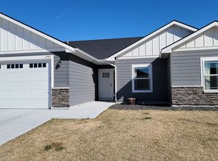 1040 SW Bonnie St, Mountain Home, ID 83647