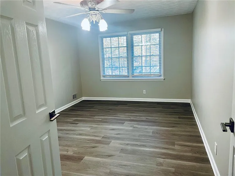 637 Rae Dr — Photo 15