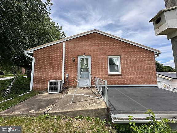 4th image of 831 Fairview Ave