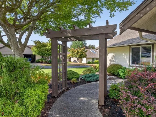 885 Berwick Rd S #1, Qualicum Beach, BC V9K 1N7