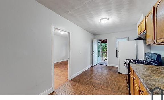 3rd image of 23 Harold St #2