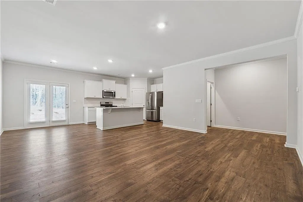 3 bed, 2.5 bath, 1934 sqft, $2,300 — Photo 3