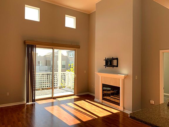 Top floor unit with Vaulted/High Ceilings