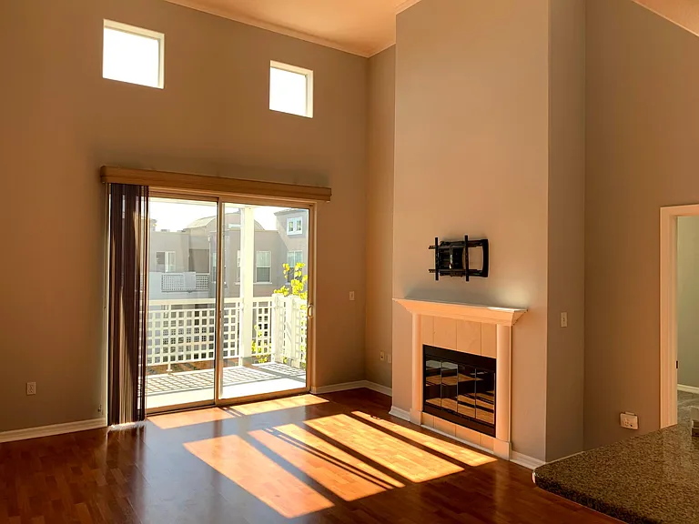 Top floor unit with Vaulted/High Ceilings