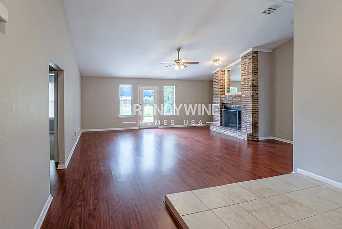 3363 Hampstead Dr — Photo 4