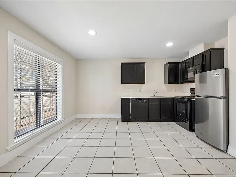 4300 Rosslyn — Photo 27