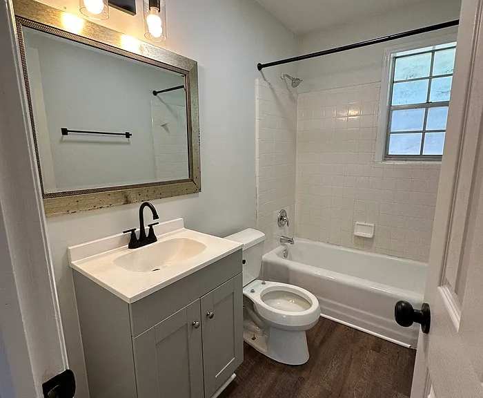 516 E Charles St #5 — Photo 7