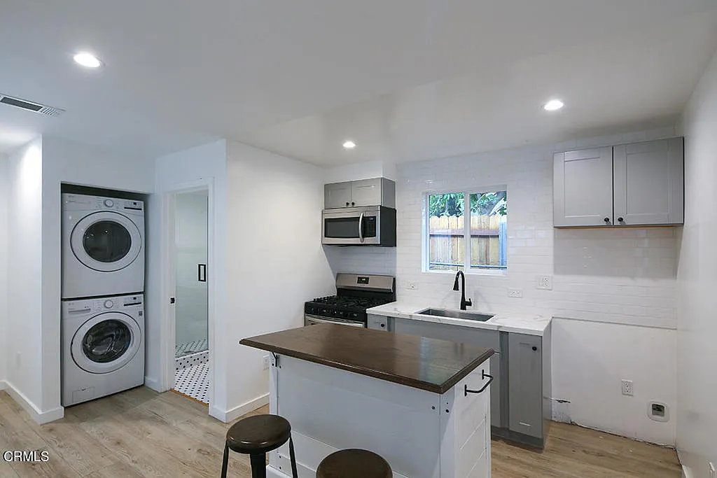 2 bed, 2.0 bath, 700 sqft, $3,100 — Photo 3