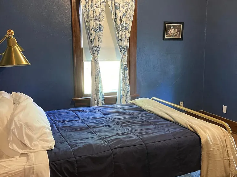 450 Summit Ave — Photo 3