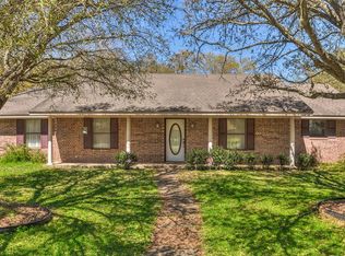 1003 Anchor St, Madisonville, TX 77864