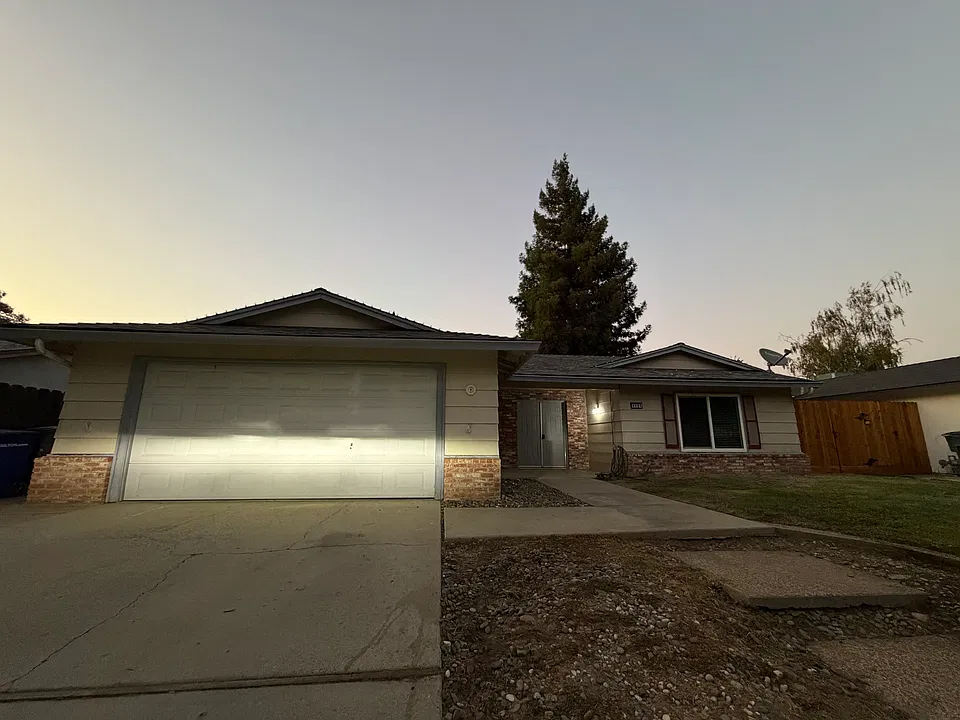 1121 W Union Ave