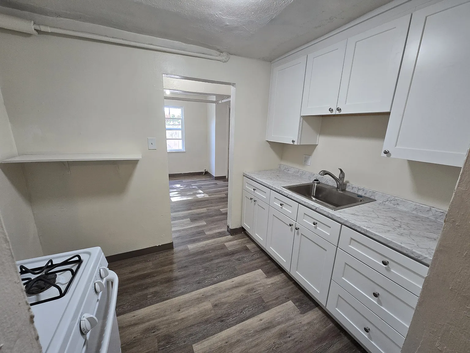 1 bed, 700 sqft, $899 — Photo 2