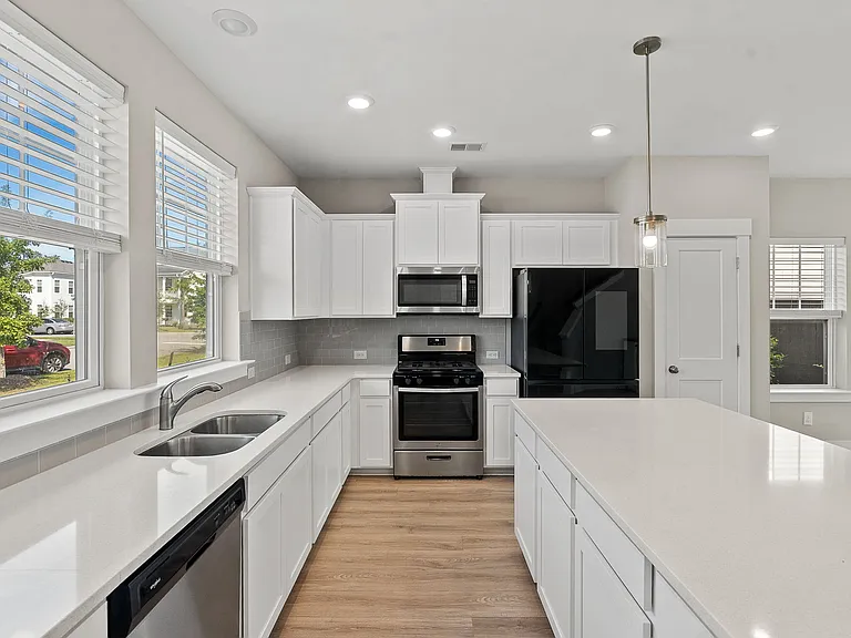 117 Archdale St — Photo 8