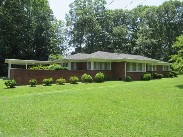 911 W 6th St, Siler City, NC 27344