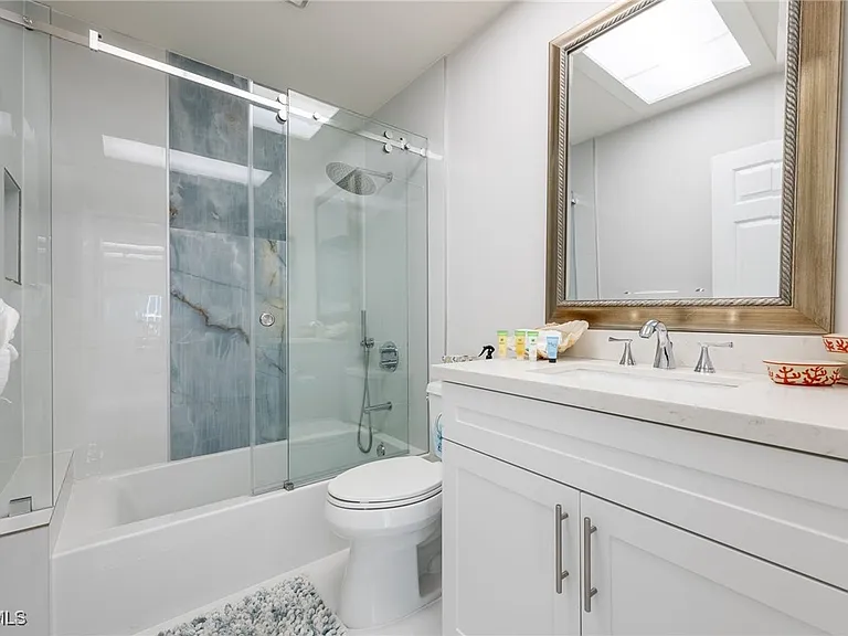 424 Lagoon Dr — Photo 19