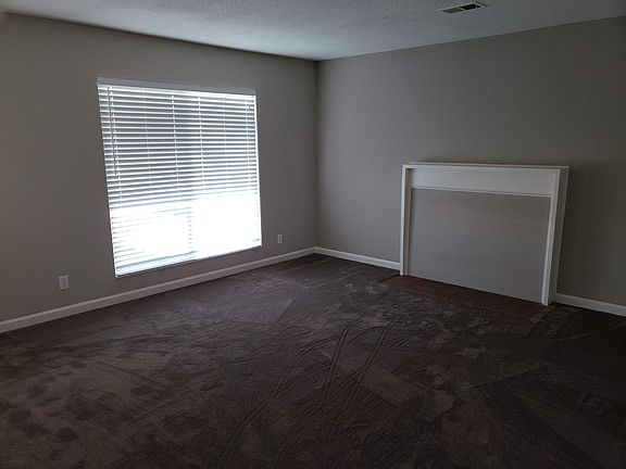 4th image of 1326 Lansing Ave