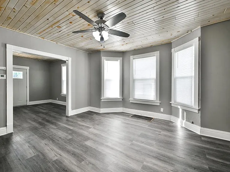 822 S 38th Ave — Photo 1