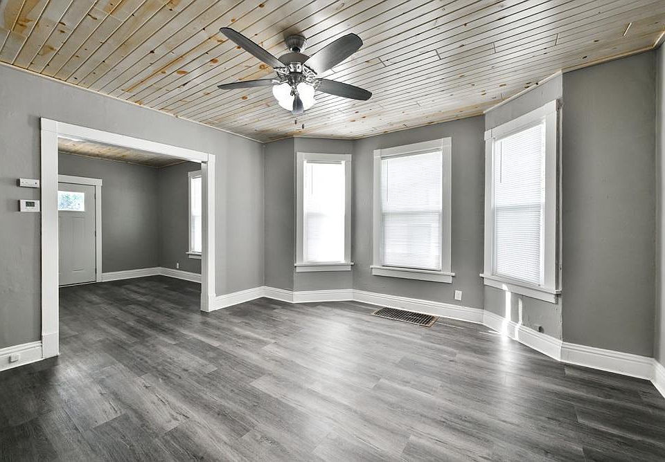 1st image of 822 S 38th Ave