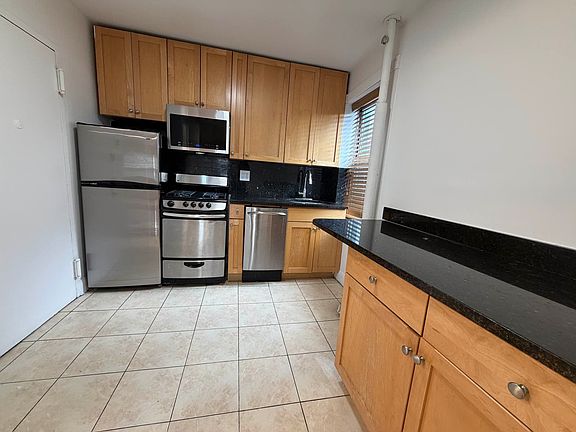 3rd image of 347 E 65th St APT 5fe