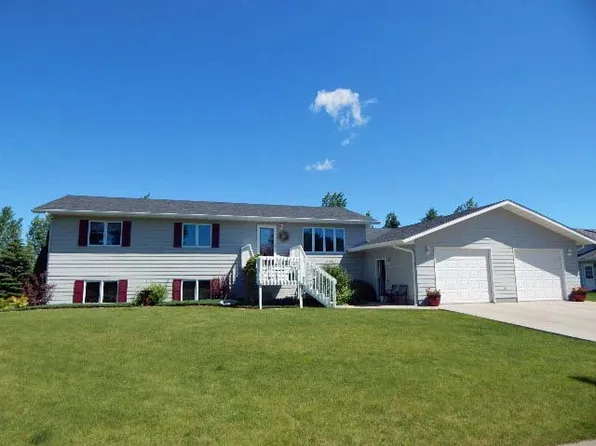 105 21st St NE, Devils Lake, ND 58301