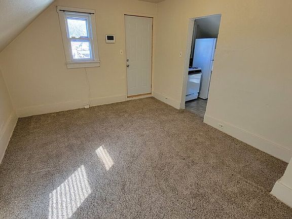 5th image of 2220 E Walnut St APT 3