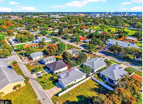 341 Oak Aly Photo 1