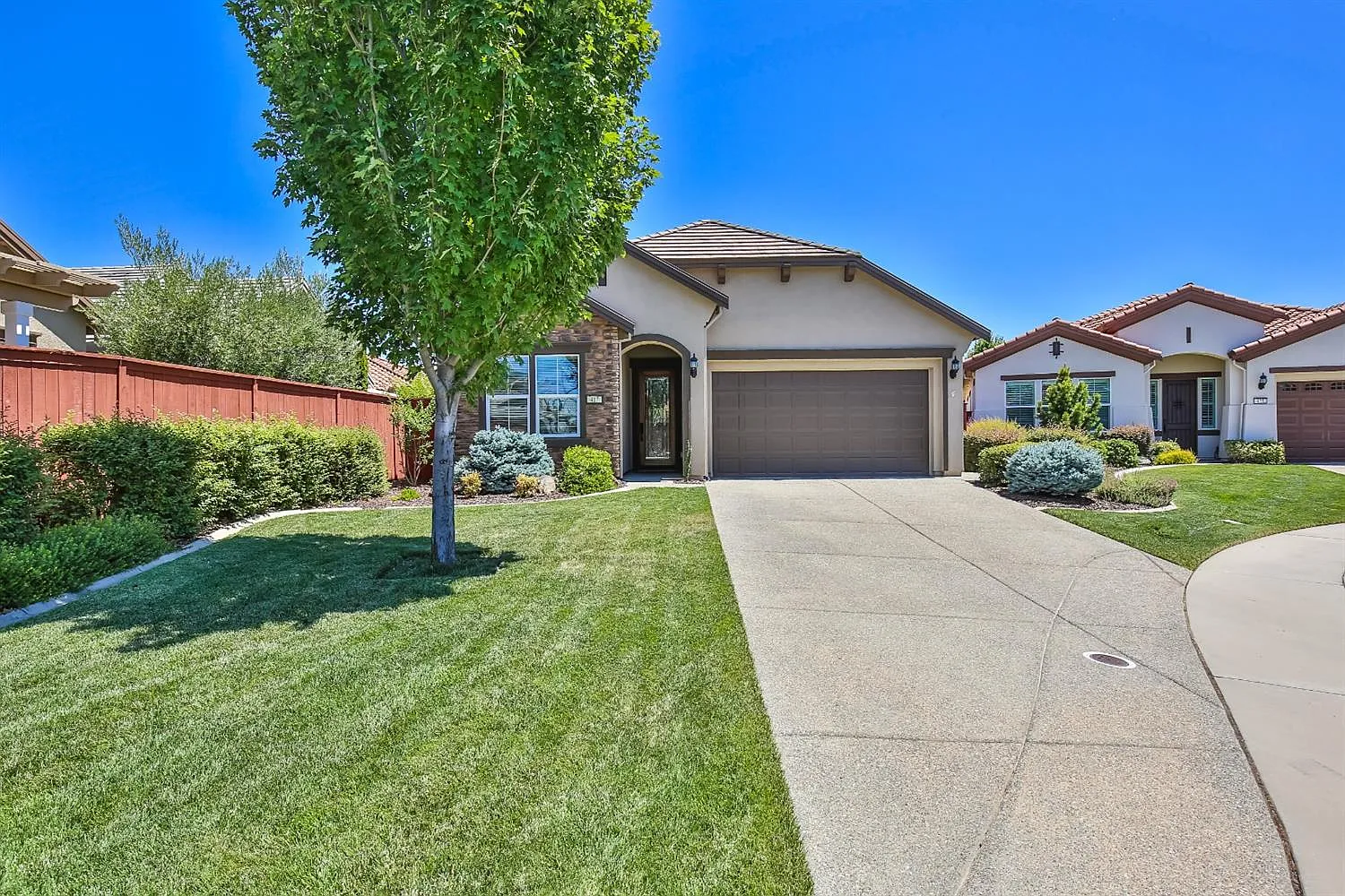 417 Arlington Ct photo 1