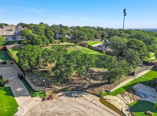 916 Crown Ct, Burleson, TX 76028